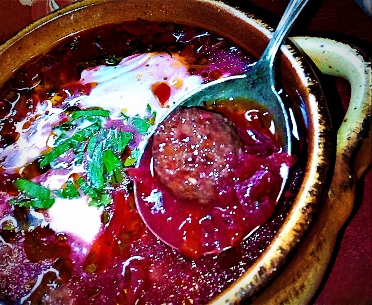 Легкий, пикантный борщ с фрикадельками