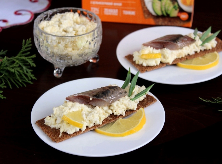 Яичная закуска с хлебцами