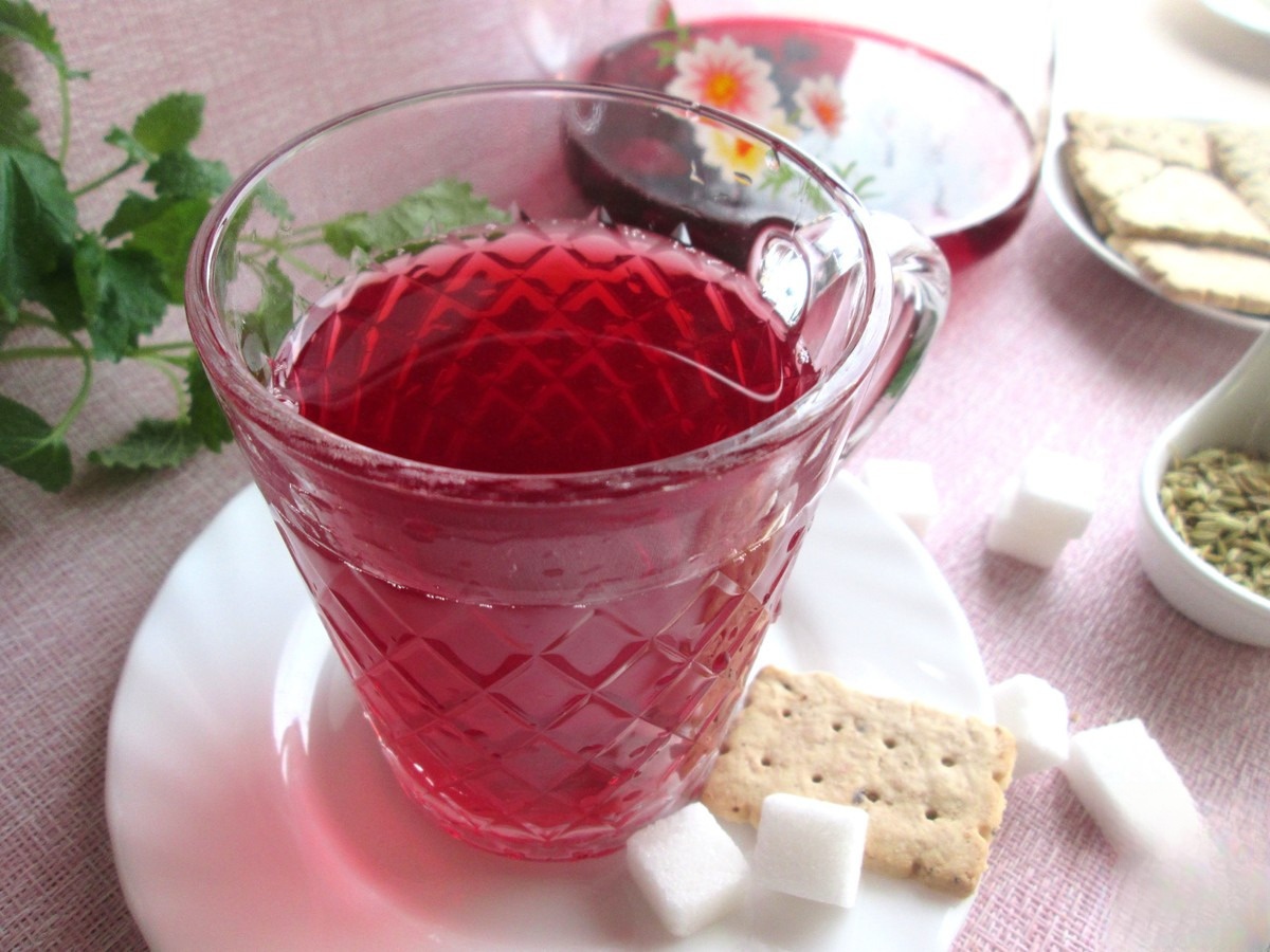 Чай черносмородиновый с клубникой и фенхелем
