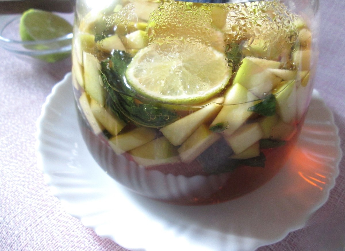 Чай с яблоком, лаймом и мятой